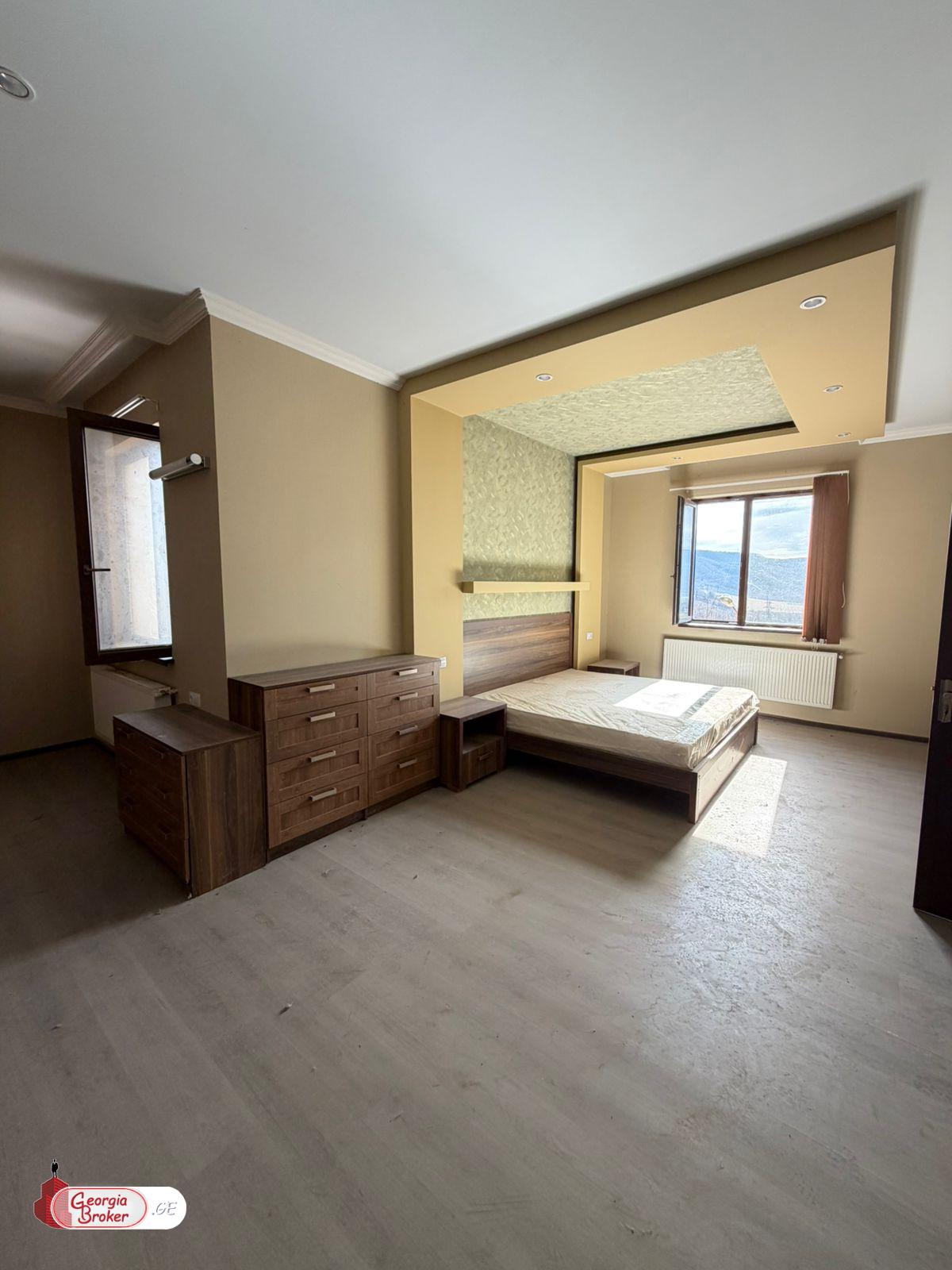 продается дом с новым ремонтом 15-комнат